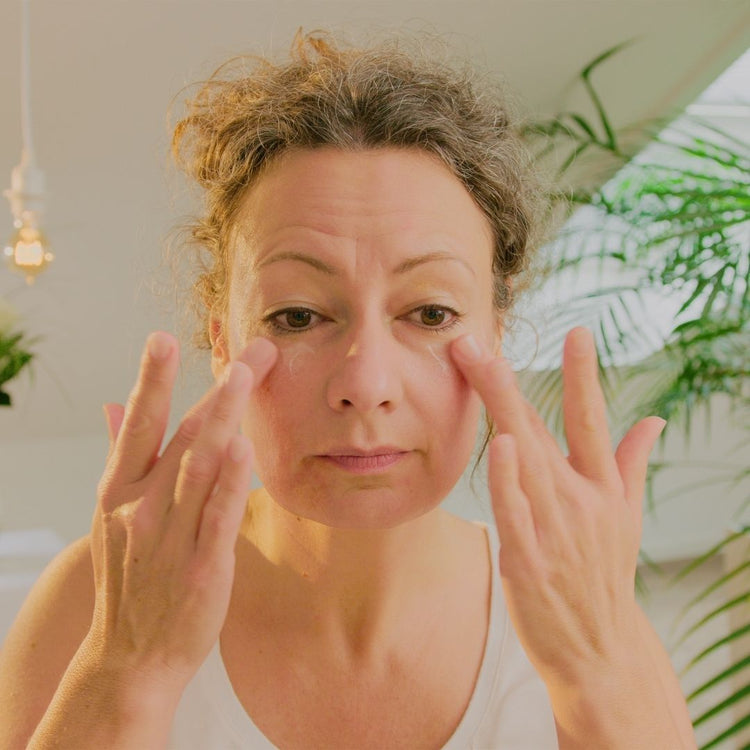 Hesse Organic Skincare Demeter Augen Creme - Anti Wrinkle Cream Anwendung